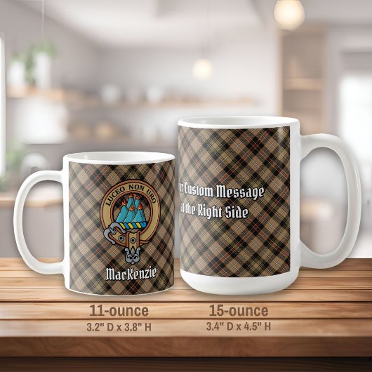 Clan MacKenzie Crest over bruine jacht Tartan Koffiemok