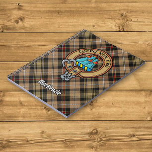 Clan MacKenzie Crest over bruine jacht Tartan Notitieboek