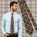 Clan MacKenzie Crest over bruine jacht Tartan Stropdas<br><div class="desc">Clan MacKenzie krest badge omringd door een riem en sluiting over de bruine jachttartan achtergrond. Aangepaste tekst.</div>