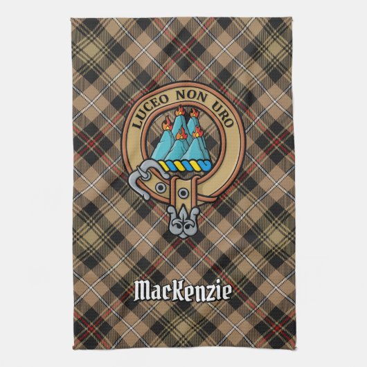 Clan MacKenzie Crest over bruine jacht Tartan Theedoek (Verticaal)