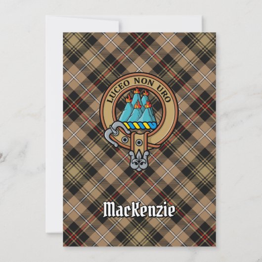 Clan MacKenzie Crest over jagen op Tartan Kaart (Achterkant)