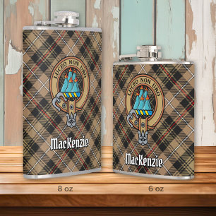 Clan MacKenzie Crest over Verweerde Jacht Tartan Heupfles