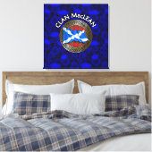 Clan MacLean Crest & Tartan Knot op Thistle Canvas Afdruk (Insitu (Slaapkamer))