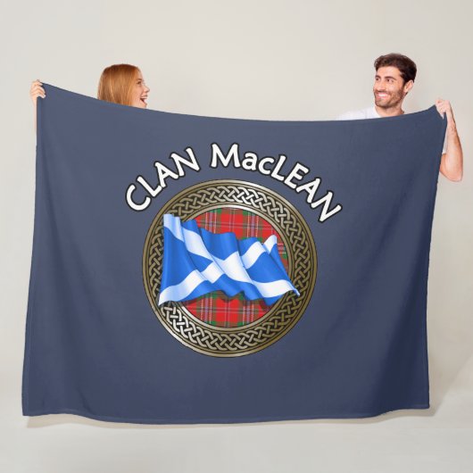 Clan MacLean Tartan Knot & Flag Fleece Deken (In situ)