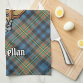 Clan MacLellan Crest over Oude Tartan Theedoek (Quarter Fold)