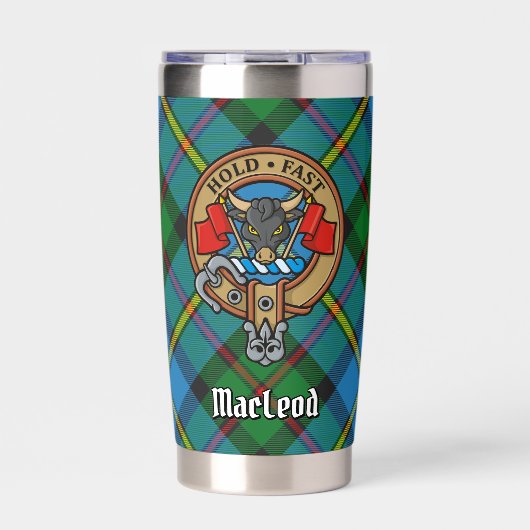 Clan MacLeod Crest over jagen op Tartan Geïsoleerde Drinkbeker (Voorkant)