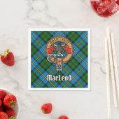 Clan MacLeod Crest over jagen op Tartan Servet (Insitu)