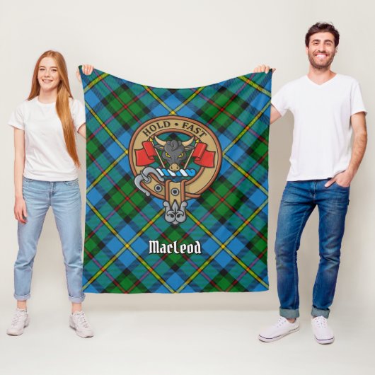 Clan MacLeod Crest over Tartan Fleece Deken (In situ)