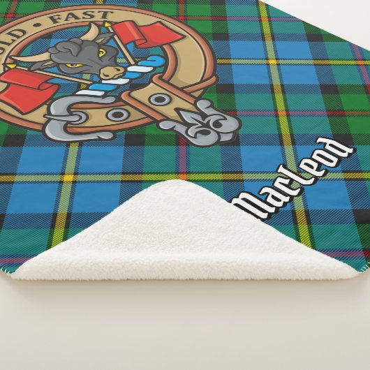 Clan MacLeod Crest over Tartan Sherpa Deken (3/4)