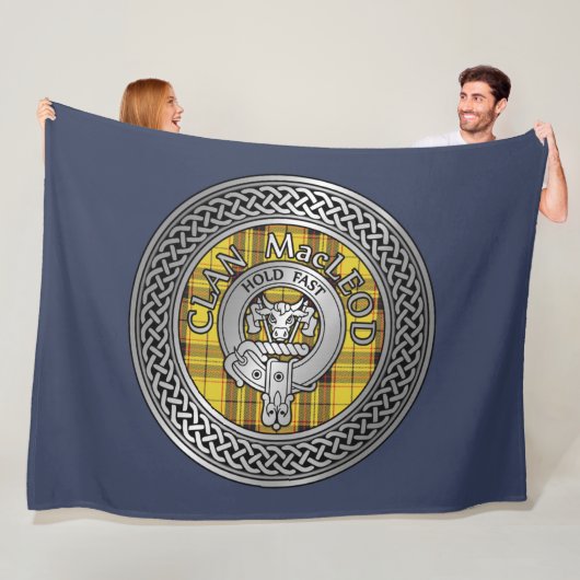 Clan MacLeod Crest & Tartan Knot Fleece Blanket Deken (In situ)