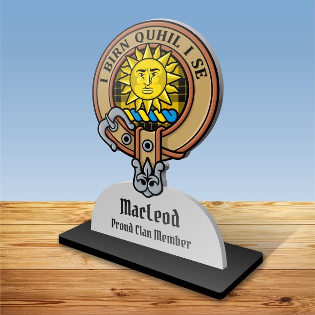 Clan MacLeod Lewis Crest over Tartan Cutout Staand Fotobeeldje (Creator heeft geüpload)