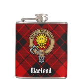 Clan MacLeod van Raasay Crest Heupfles (Voorkant)