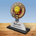 Clan MacLeod van Raasay Crest over Tartan Cutout Staand Fotobeeldje<br><div class="desc">Clan MacLeod van Raasay crest badge omringd door een riem en sluiting over tartan achtergrond. Aangepaste tekst.</div>