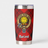 Clan MacLeod van Raasay Crest over Tartan Geïsoleerde Drinkbeker (Voorkant)