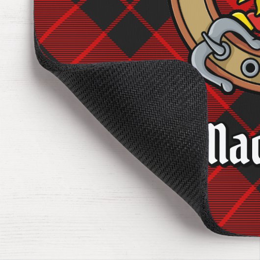 Clan MacLeod van Raasay Crest over Tartan Muismat (Hoek)