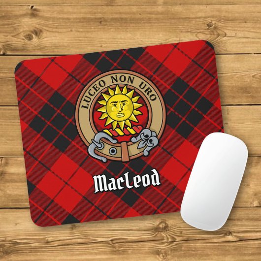Clan MacLeod van Raasay Crest over Tartan Muismat