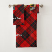 Clan MacLeod van Rasay Crest over Red Tartan Bad Handdoek (Insitu)