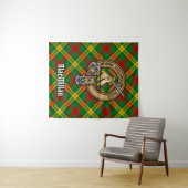 Clan MacMillan Crest over Tartan Wandkleed (In Situ (horizontaal))