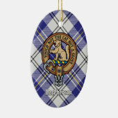 Clan MacPherson Crest over blauwe jurk Tartan Keramisch Ornament (Rechts)