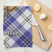 Clan MacPherson Crest over blauwe jurk Tartan Theedoek (Quarter Fold)