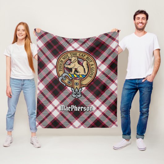 Clan MacPherson Crest over de jacht op Tartan Fleece Deken (In situ)