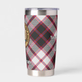 Clan MacPherson Crest over de jacht op Tartan Geïsoleerde Drinkbeker (Links)