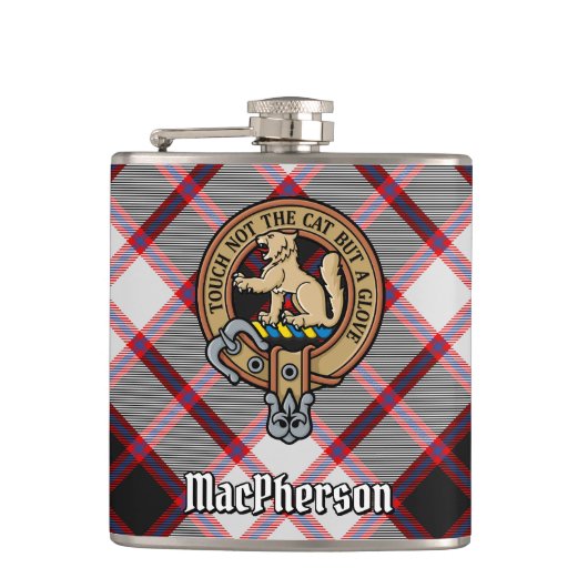 Clan MacPherson Crest over de jacht op Tartan Heupfles (Voorkant)
