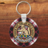 Clan MacPherson Crest over de jacht op Tartan Sleutelhanger (Voorkant)