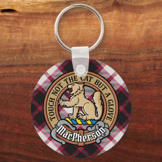 Clan MacPherson Crest over de jacht op Tartan Sleutelhanger (Voorkant)