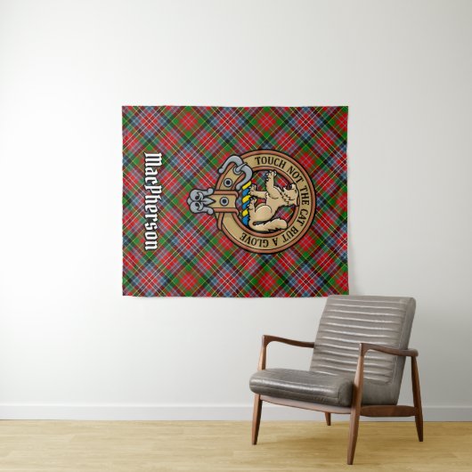 Clan MacPherson Crest over Tartan Wandkleed (In Situ (horizontaal))