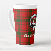 Clan MacQuarrie Tartan en Crest Latte Mok (Linkerhoek)