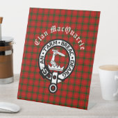 Clan MacQuarrie Tartan en Crest Reclamebord Met Voetstuk (Insitu)