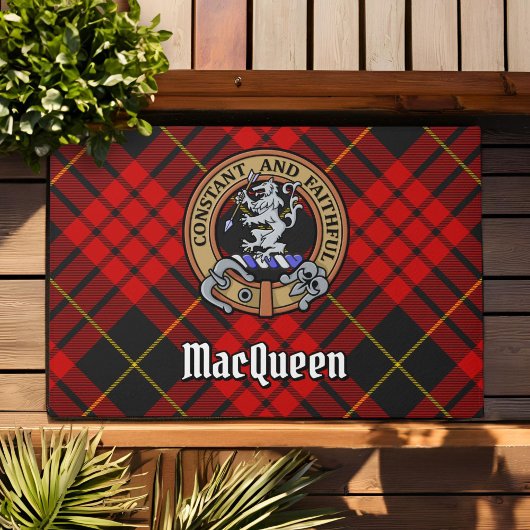 Clan MacQueen Crest boven Tartan Deurmat