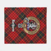 Clan MacQueen Crest boven Tartan Fleece Deken (Voorkant (Horizontaal))