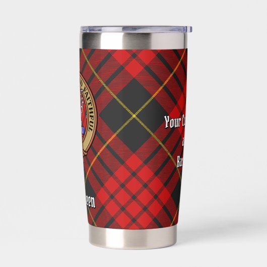 Clan MacQueen Crest boven Tartan Geïsoleerde Drinkbeker (Links)