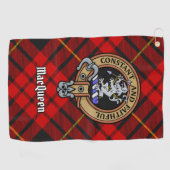 Clan MacQueen Crest boven Tartan Golfhanddoek (Horizontaal)