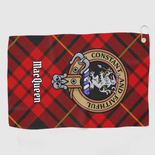 Clan MacQueen Crest boven Tartan Golfhanddoek (Horizontaal)