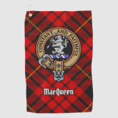 Clan MacQueen Crest boven Tartan Golfhanddoek (Voorkant)