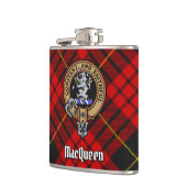 Clan MacQueen Crest boven Tartan Heupfles (Links)