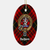 Clan MacQueen Crest boven Tartan Keramisch Ornament (Rechts)