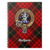 Clan MacQueen Crest boven Tartan Notitieboek (Voorkant)