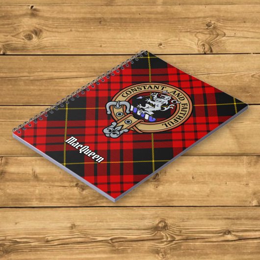 Clan MacQueen Crest boven Tartan Notitieboek