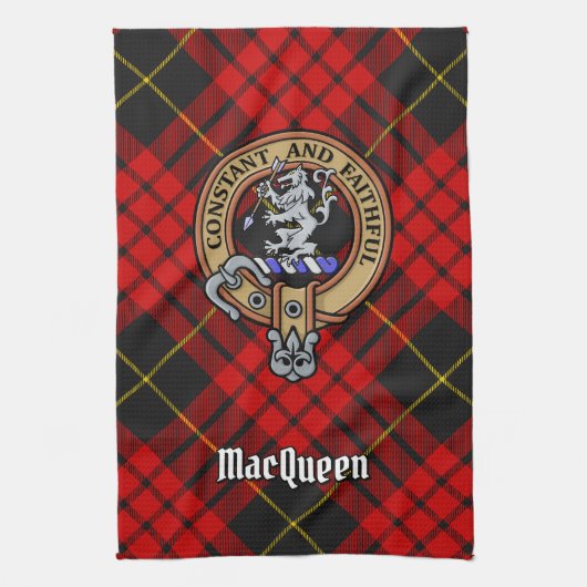 Clan MacQueen Crest boven Tartan Theedoek (Verticaal)