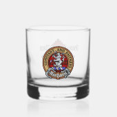 Clan MacQueen Crest boven Tartan Whisky Glas (Voorkant)