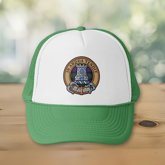 Clan Malcolm wapenschild over tartan Trucker Pet