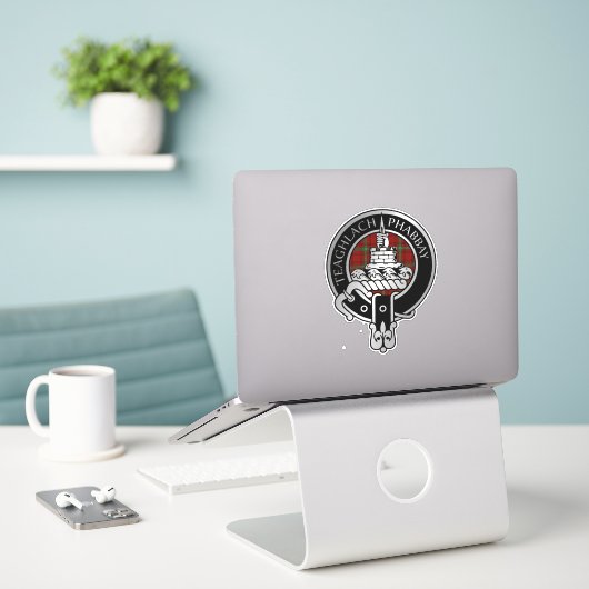 Clan Morrison Wapenschild & Tartan Sticker (Laptop op bureau)