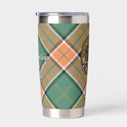 Clan Pollock Crest over Tartan Geïsoleerde Drinkbeker (Rechts)