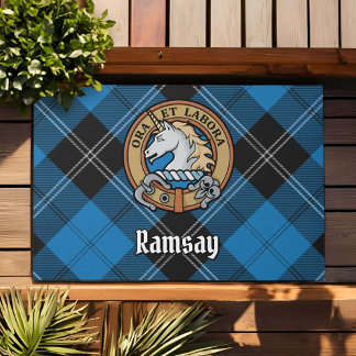 Clan Ramsay Crest over Blue Hunting Tartan Deurmat