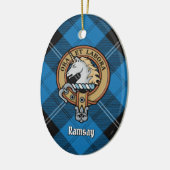 Clan Ramsay Crest over Blue Hunting Tartan Keramisch Ornament (Links)