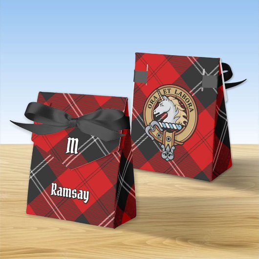 Clan Ramsay Crest over Red Tartan Bedankdoosjes